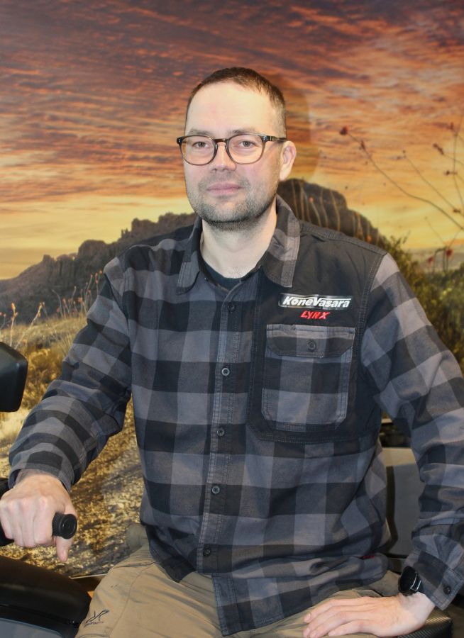 Olli Tarsa - Moottorikelkka ja mönkijämyynti KoneVasara Oy Sodankylä